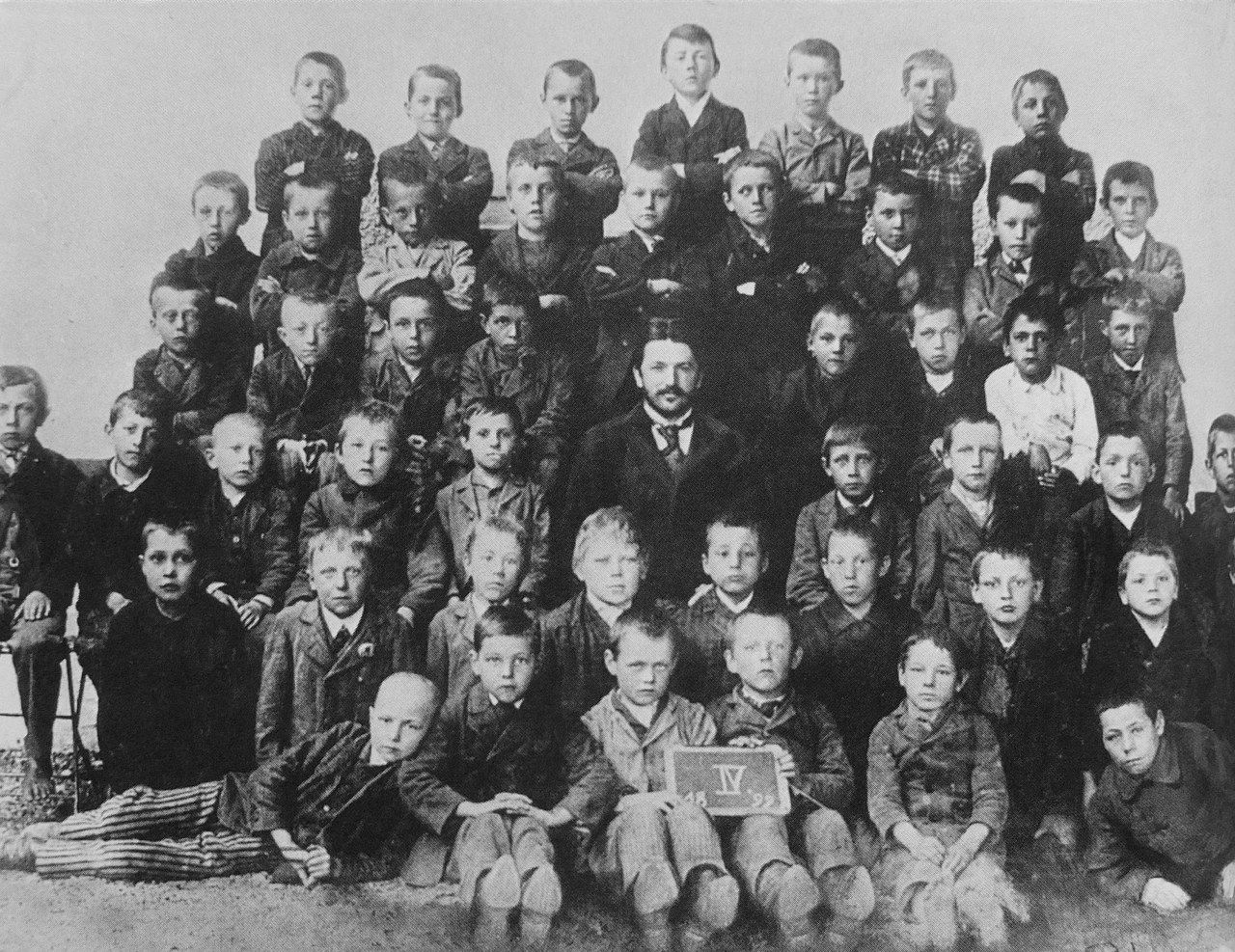Adolf Hitler at the age of 10 (middle of the top row) with his classmates in Leonding